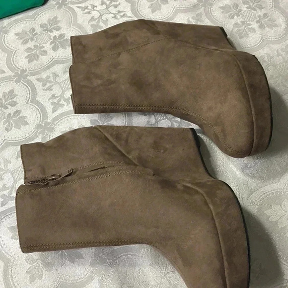Forever 21 women boot 5.5 - Picture 7 of 16